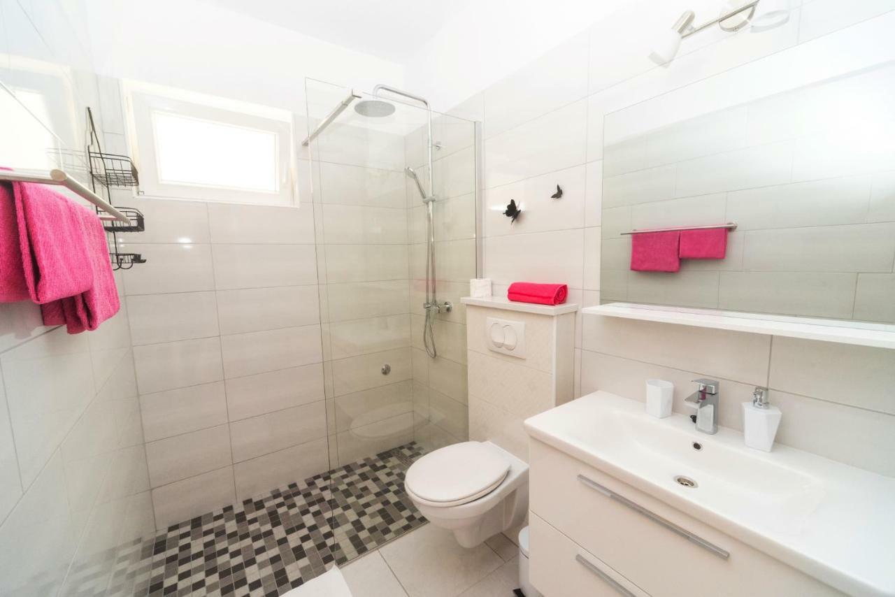 Marios Apartment Брела Екстериор снимка